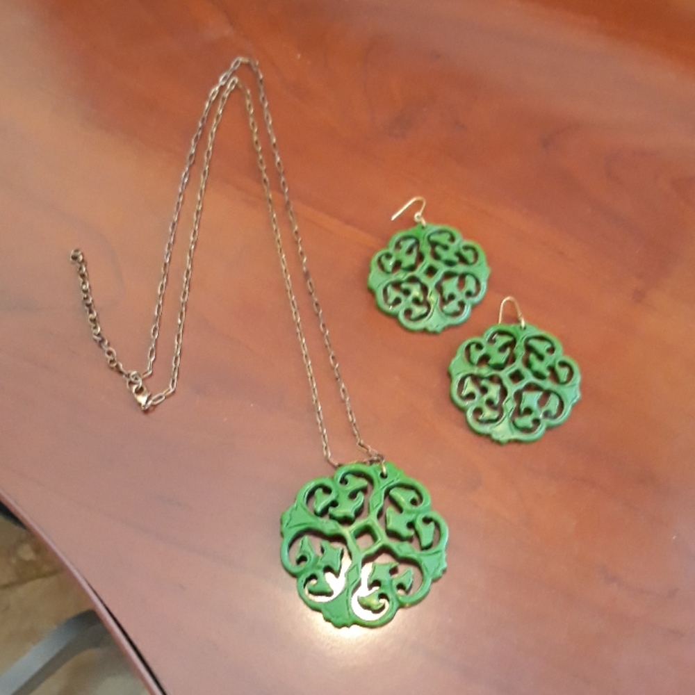 💚💚ZAD Green Necklace & Earrings Set 42"